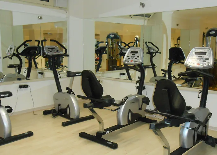 Отель Exclusive & 3*