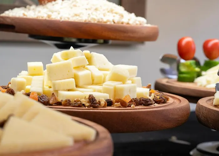 Отель Exclusive & Кешме