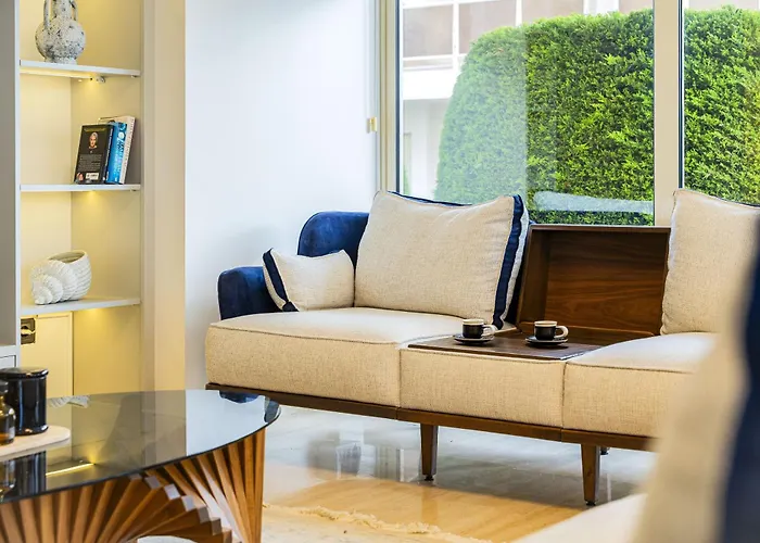 Отель Exclusive & Кешме